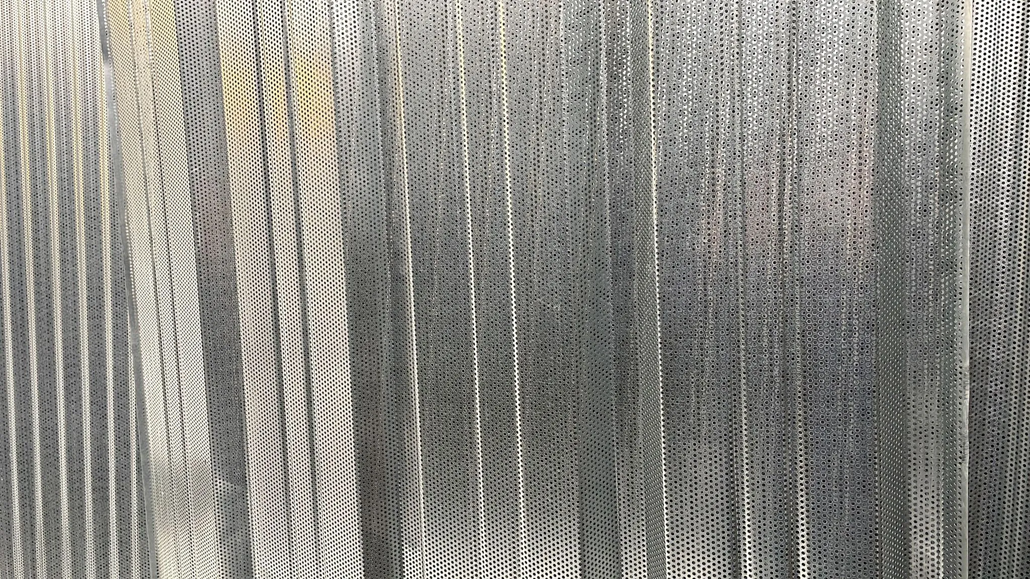 Chapa trapezoidal perforada para soluciones acústicas y ventiladas